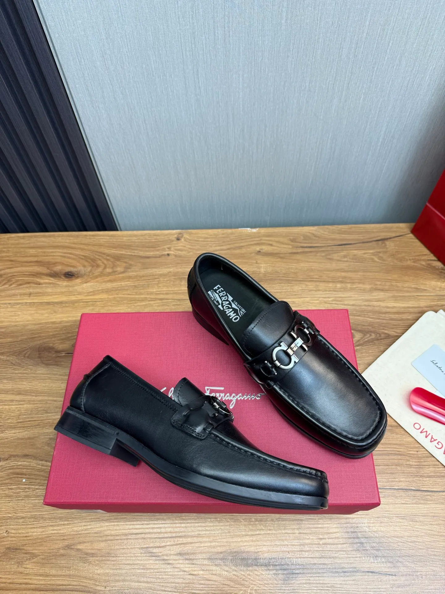 Men's shoes 💰760💰 Ferragamo. [Ferragamo] Men's Loaf leather shoes, the latest hot style, 1:1 original purchase quality, top quality, imported open-edge beaded cowhide leather on the upper, hand-made three-dimensional stitching highlights the round toe design, the inner feet are made of imported cowhide, with original wear-resistant rubber outsole, matching code 39-44, (38, 45 custom-made, non-refundable)